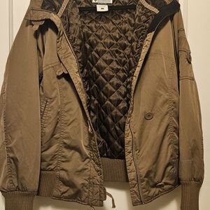Columbia Quilted Water Resistant Coat, Size Large.